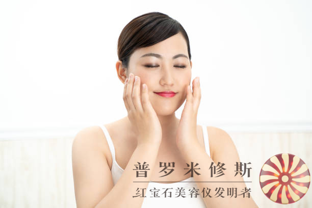 法令紋美容儀大熱銷！新一代科技助你撫平歲月痕跡，重塑自信容顏