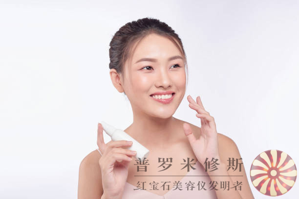 告別法令紋困擾！這些美容儀幫你重塑年輕容顏！
