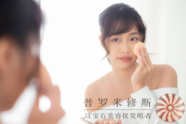 去法令紋美容儀大揭秘！科技助你抗衰老！
