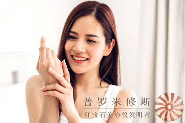 告別法令紋煩惱！這些美容儀幫你恢復(fù)光滑肌膚！