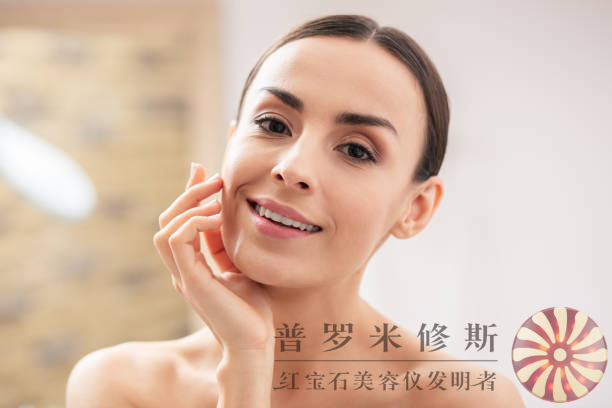 告別松弛肌膚困擾！這些美容儀幫你重塑年輕提拉！“