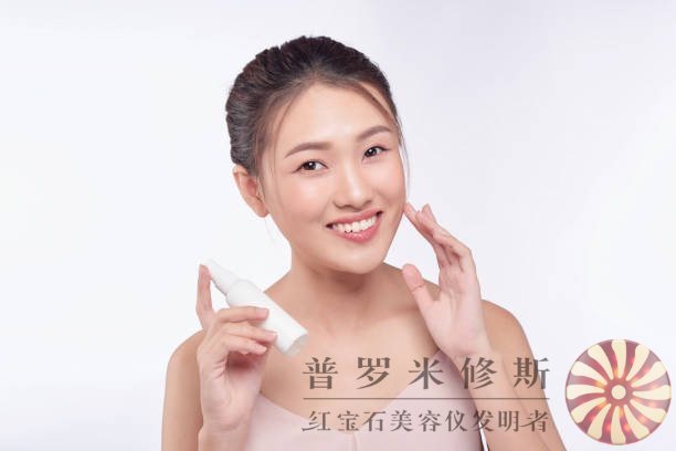 告別松弛肌膚！這些美容儀幫你恢復(fù)年輕提拉！